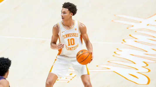 KNOXVILLE, TN - November 20, 2025 - Forward Nate Ament #10 of the Tennessee Volunteers during the game between the Tennessee State Tigers and the Tennessee Volunteers at Food City Center in Knoxville, TN. Photo By Andrew Ferguson/Tennessee Athletics
