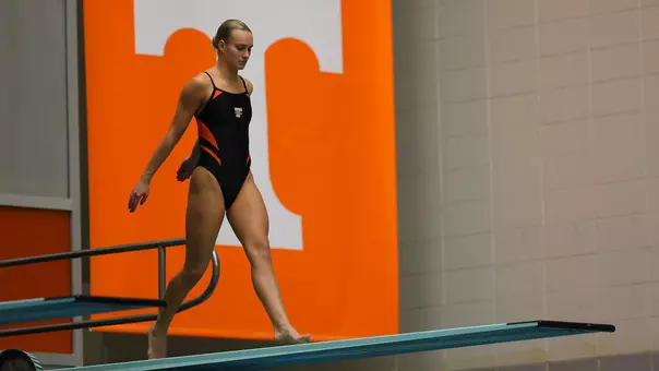 Lynae Shorter Prepares for Dive at Tennessee Diving Invitational