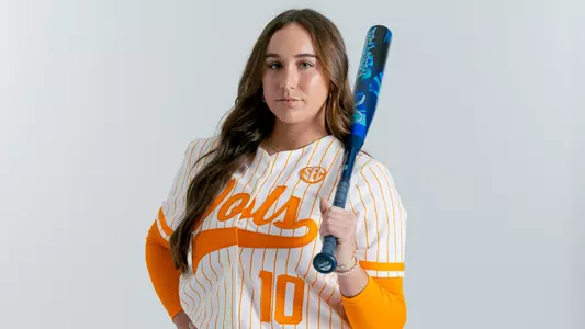 KNOXVILLE, TN - January 09, 2026 - Outfielder Alannah Leach #10 of the Tennessee Lady Volunteers portrait taken during Photo Day in Knoxville, TN. Photo By Andrew Ferguson/Tennessee Athletics