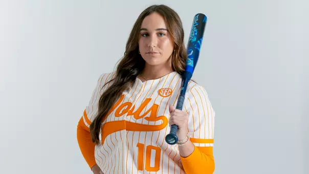 KNOXVILLE, TN - January 09, 2026 - Outfielder Alannah Leach #10 of the Tennessee Lady Volunteers portrait taken during Photo Day in Knoxville, TN. Photo By Andrew Ferguson/Tennessee Athletics