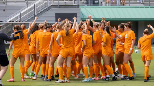 KNOXVILLE, TN - September 21, 2025 - The Tennessee Lady Volunteers before the game between the LSU Tigers and the Tennessee Volunteers at Regal Soccer Stadium in Knoxville, TN. Photo By Peyton Collimore/Tennessee Athletics