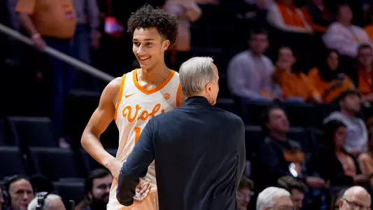 KNOXVILLE, TN - February 03, 2026 - Forward Nate Ament #10 and Head Coach Rick Barnes of the Tennessee Volunteers during the game between the Ole Miss Rebels and the Tennessee Volunteers at Food City Center in Knoxville, TN. Photo By Andrew Ferguson/Tennessee Athletics