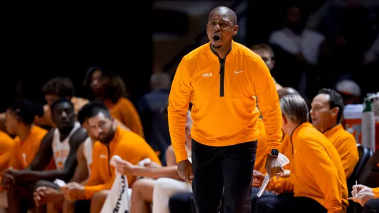 KNOXVILLE, TN - November 03, 2025 - Associate Head Coach Justin Gainey of the Tennessee Volunteers during the game between the Mercer Bears and the Tennessee Volunteers at Food City Center in Knoxville, TN. Photo By Andrew Ferguson/Tennessee Athletics