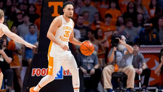 KNOXVILLE, TN - February 18, 2026 - Guard Ethan Burg #35 of the Tennessee Volunteers during the game between the Oklahoma Sooners and the Tennessee Volunteers at Food City Center in Knoxville, TN. Photo By Andrew Ferguson/Tennessee Athletics