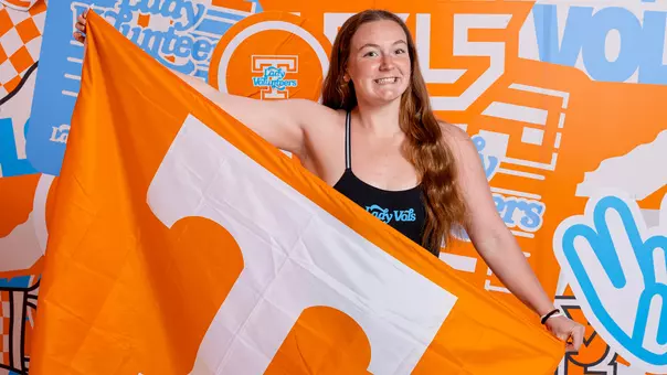 Kimmy Shannon Signs with Tennessee