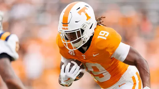 KNOXVILLE, TN - September 06, 2025 - Running back Daune Morris #19 of the Tennessee Volunteers during the game between the ETSU Buccaneers and the Tennessee Volunteers at Neyland Stadium in Knoxville, TN. Photo By Kate Luffman/Tennessee Athletics