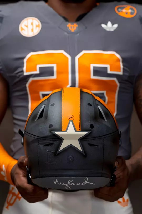 NeylandSmokeyGrey14