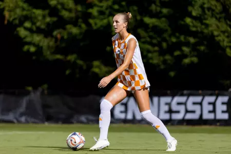 KNOXVILLE, TN - August 13, 2026 - Forward/Defender Devin Davis #7 of the Tennessee Lady Volunteers during the game between the Rutgers Scarlet Knights and the Tennessee Volunteers at Regal Soccer Stadium in Knoxville, TN. Photo By Andrew Ferguson/Tennessee Athletics
