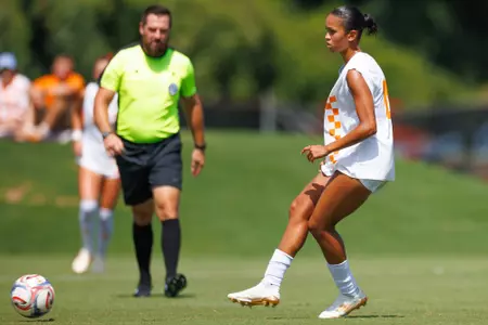 KNOXVILLE, TN - August 16, 2026 - Forward Taylor Cheatham #10 of the Tennessee Lady Volunteers during the game between the South Alabama Jaguars and the Tennessee Volunteers at Regal Soccer Stadium in Knoxville, TN. Photo By Elliot Walker/Tennessee Athletics