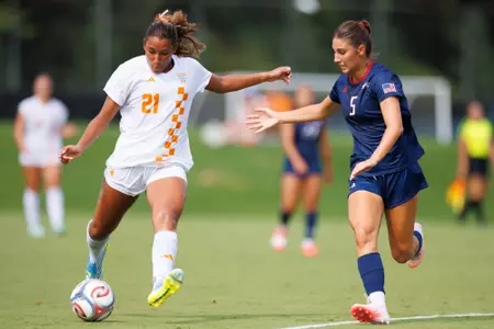 KNOXVILLE, TN - August 16, 2026 - Forward Ayva Jordan #21 of the Tennessee Lady Volunteers during the game between the South Alabama Jaguars and the Tennessee Volunteers at Regal Soccer Stadium in Knoxville, TN. Photo By Elliot Walker/Tennessee Athletics