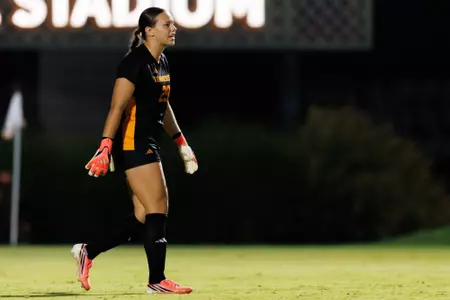 KNOXVILLE, TN - August 20, 2026 - Goalkeeper Lauryn Berry #29 of the Tennessee Lady Volunteers during the game between the Milwaukee Panthers and the Tennessee Volunteers at Regal Soccer Stadium in Knoxville, TN. Photo By Ryan Beatty/Tennessee Athletics