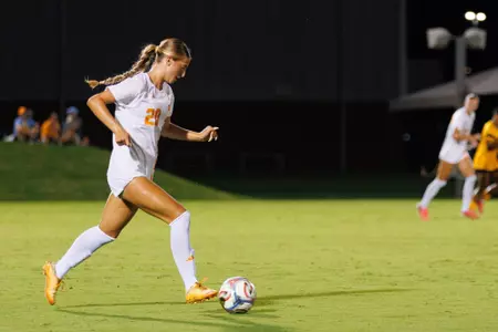 KNOXVILLE, TN - August 20, 2026 - Forward Claire DeCook #20 of the Tennessee Lady Volunteers during the game between the Milwaukee Panthers and the Tennessee Volunteers at Regal Soccer Stadium in Knoxville, TN. Photo By Ryan Beatty/Tennessee Athletics