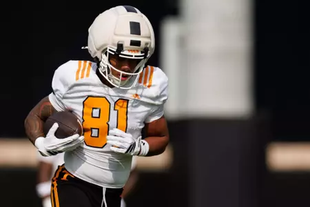 KNOXVILLE, TN - August 08, 2026 - Wide receiver Ian Duarte #81 of the Tennessee Volunteers during 2026 Fall Camp practice on Haslam Field in Knoxville, TN. Photo By Kate Luffman/Tennessee Athletics