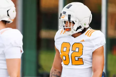 KNOXVILLE, TN - August 08, 2026 - Tight end Trent Thomas #82 of the Tennessee Volunteers during the 2026 Fall Camp practice on Haslam Field in Knoxville, TN. Photo By Ryan Beatty/Tennessee Athletics