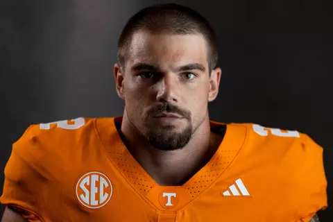 KNOXVILLE, TN - July 22, 2026 - Linebacker Jeremiah Telander #22 of the Tennessee Volunteers portrait taken during 2026 Football Photo Day in Knoxville, TN. Photo By Andrew Ferguson/Tennessee Athletics