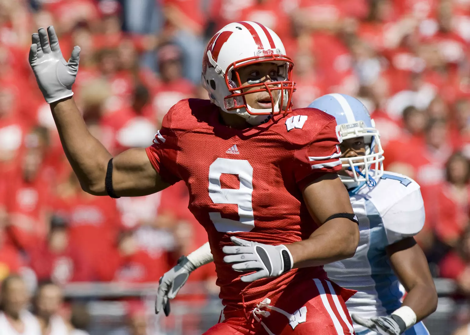 Tight end Travis Beckum #9 of the Wisconsin Badgers runs down field against The Citadel Bulldogs at Camp Randall Stadium on September 15, 2007 in Madison, Wisconsin. The Badgers beat the Bulldogs 45-31.