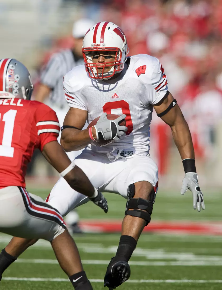 Tight end Travis Beckum #9 of the Wisconsin Badgers gains yardage on a reception against the Ohio State Buckeyes at Ohio Stadium on November 3, 2007 in Columbus, Ohio. The Buckeyes beat the Badgers 38-17.