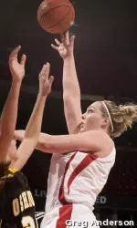 Tara Steinbauer led the Badgers with 15 points