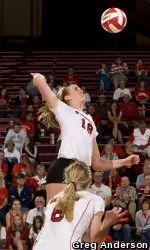 <b>Elle Ohlander (#18) and Janelle Gabrielsen will serve as co-captains in 2011.</b>