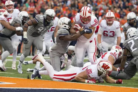 Alec Ingold powers in for a touchdown at Illinois