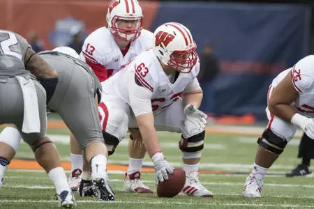 Bart Houston gets a snap from Michael Deiter at Illinois