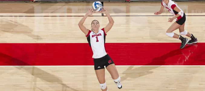 Lauren Carlini sets up a teammate