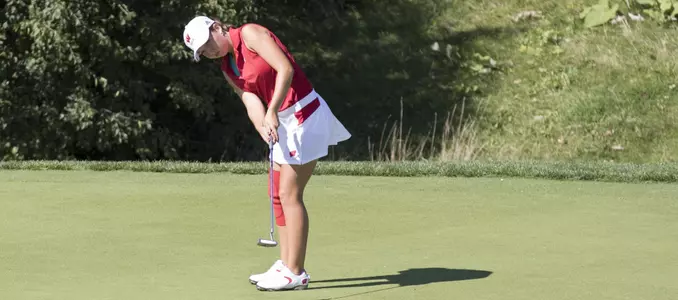 Becky Klongland putts