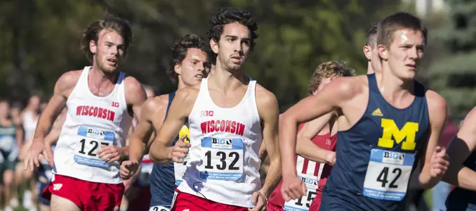 Morgan McDonald and Joe Hardy mid-race