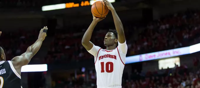 Nigel Hayes vs. Milwaukee