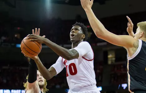 Nigel Hayes vs. Milwaukee