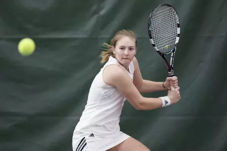 Kelsey Grambeau sets up for the backhand against Bowling Green on Feb. 7, 2015 at Nielsen Tennis Stadium