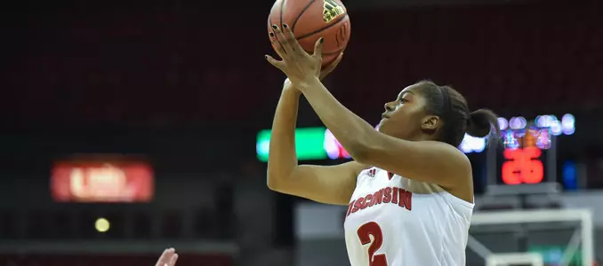 Elizabeth Toye shoots the ball