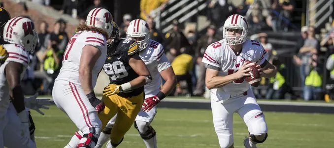 Football vs. Iowa 2016 Bart Houston