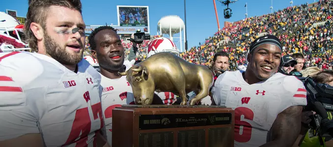 Football wins 2016 heartland trophy, Vince Biegel, Corey Clement
