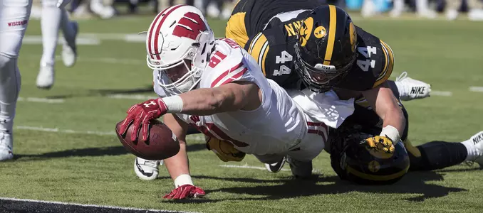 Football Troy Fumagalli scoring touchdown against Iowa, 2016
