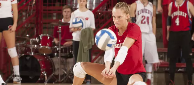 Kelli Bates with a great dig