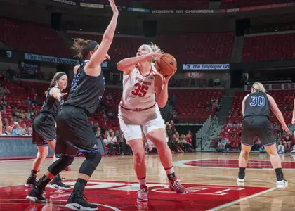 Kendall Shaw had a double-double with 12 pts and 10 rebs.