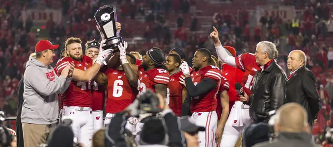 Football vs. Minnesota 2016 Big Ten West Division Trophy Seniors
