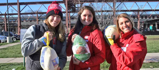 Badgers Give Back Thanksgiving 2016