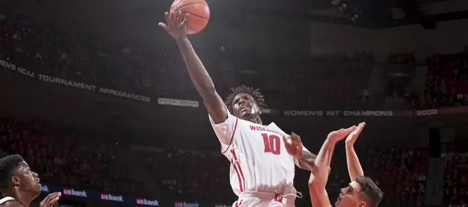 Men's basketball vs. UW-Platteville Nigel Hayes 2016