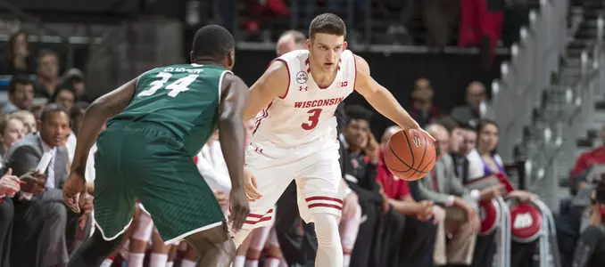 Men's basketball vs. Green Bay 2016 Zak Showalter