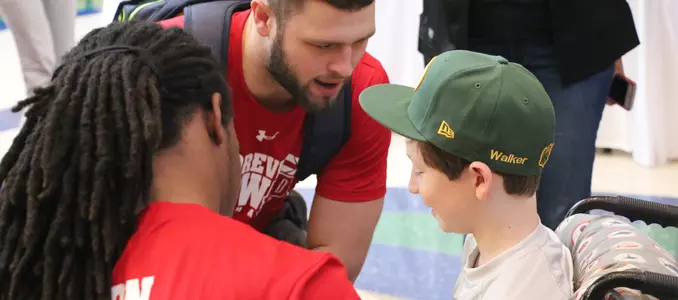 Football Cotton Bowl 2017 Children's Hospital visit Texas Vince Biegel
