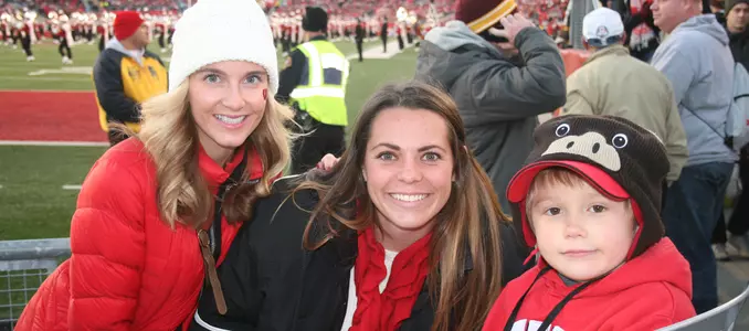Bucky's Locker Room Patio Badgers Give Back 2016 Lexi Greytak, Kylie Schwarz