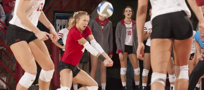 Kelli Bates with a great dig