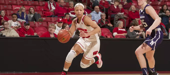 Cayla McMorris slashes to the hoop