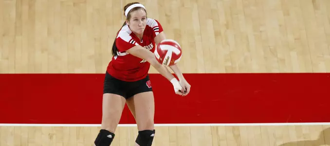 Annemarie Hickey passes the ball