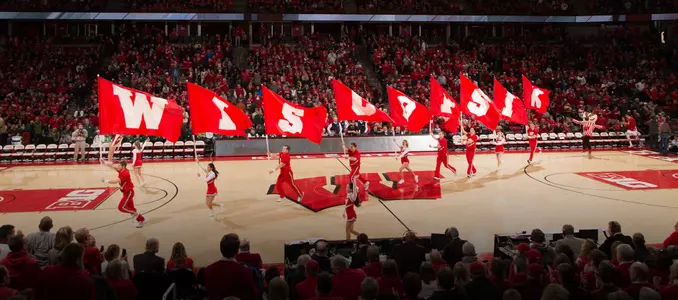 Wisconsin cheerleading team runs out onto the Kohl Center court