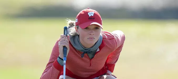 Jessica Reinecke reads a putt