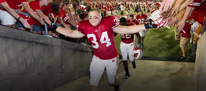 Bradie Ewing with fans headline