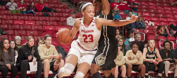 Cayla McMorris drives to the basket